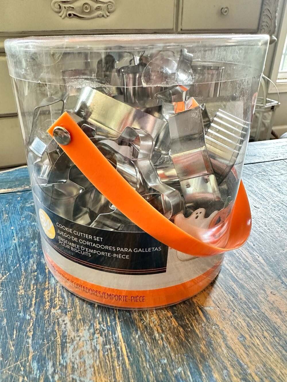 Wilton 18-Piece Halloween Cookie Cutter Set in Storage Bucket